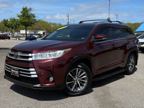 Used 2018 Toyota Highlander XLE image 1