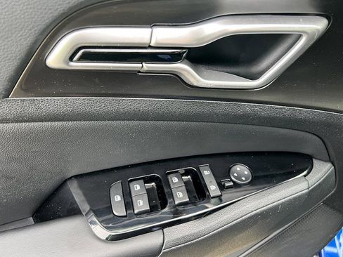 Used 2024 Kia Sportage EX image 17