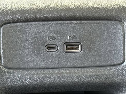 Used 2025 Chevrolet Trax LT FWD image 19