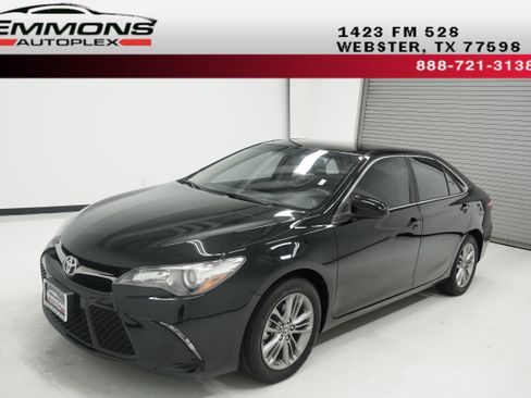 Used 2016 Toyota Camry SE FWD image 1