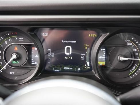 Certified 2025 Jeep Wrangler Unlimited Sahara w/ Safety Group image 31