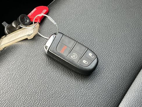 Used 2025 Jeep Compass Limited AWD/4WD image 21