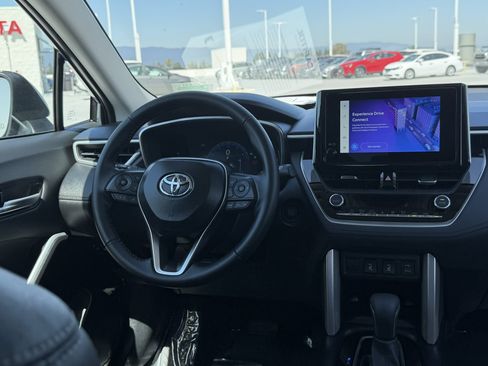 Used 2025 Toyota Corolla Cross XLE w/ Convenience Package FWD image 23