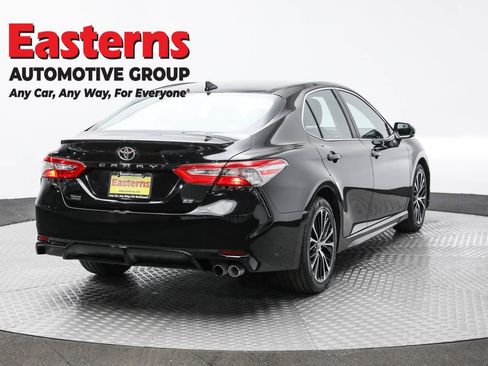 Used 2019 Toyota Camry SE image 5