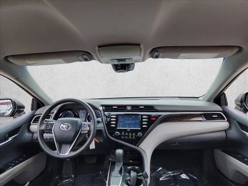 Used 2020 Toyota Camry LE image 15