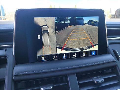 Used 2022 Chevrolet Tahoe LT w/ Luxury Package RWD image 10