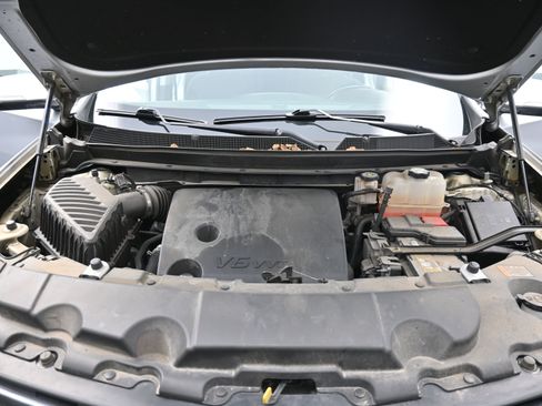 Used 2020 Chevrolet Traverse LT image 16