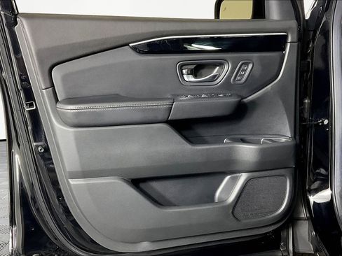 Used 2025 Honda Pilot Touring image 19