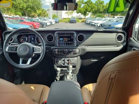 Used 2021 Jeep Gladiator Overland AWD/4WD image 2