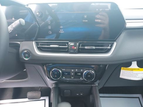 New 2026 Chevrolet TrailBlazer LT w/ Convenience Package FWD image 18