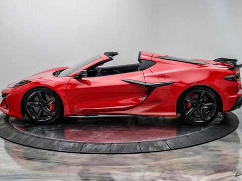 Used 2023 Chevrolet Corvette Z06 w/ Stealth Interior Trim Package RWD image 9
