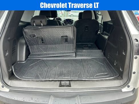 Used 2020 Chevrolet Traverse LT FWD image 13
