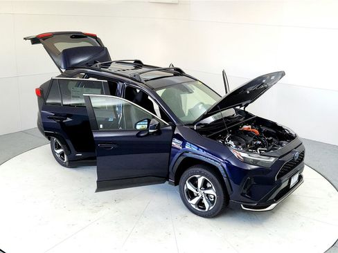 Certified 2024 Toyota RAV4 SE image 20