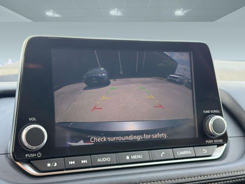 Used 2025 Nissan Rogue SV image 23