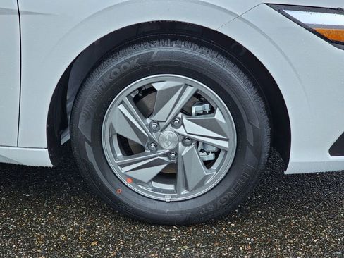 New 2026 Hyundai Elantra SE image 9