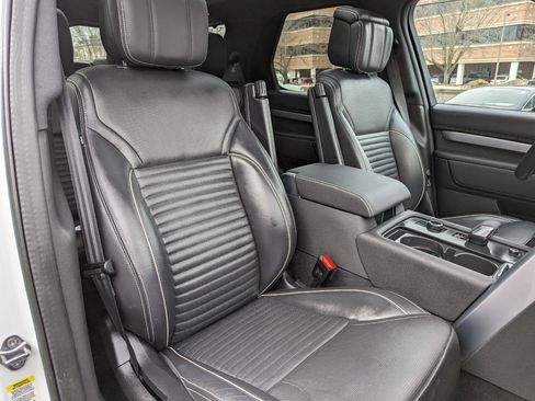 Used 2023 Land Rover Discovery S R-Dynamic image 28