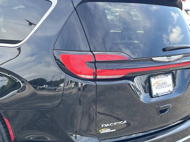 Used 2023 Chrysler Pacifica Touring-L FWD image 12