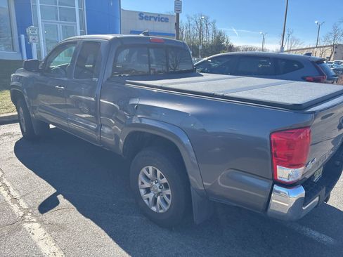 Used 2016 Toyota Tacoma SR5 w/ SR5 Appearance Package (SN) image 8