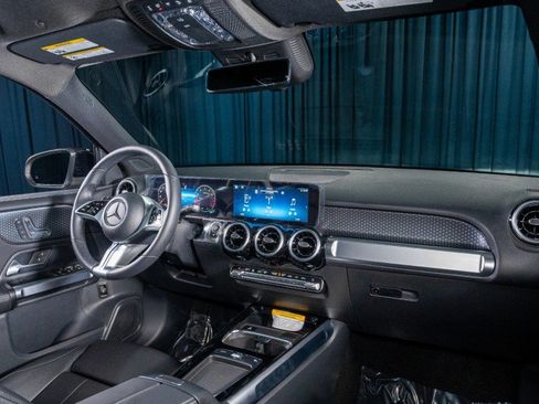 New 2025 Mercedes-Benz GLB 250 image 4