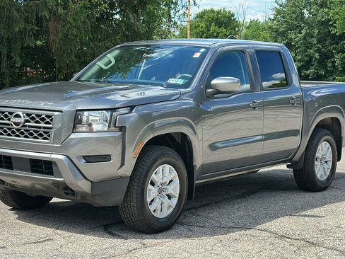 Used 2022 Nissan Frontier SV AWD/4WD image 2