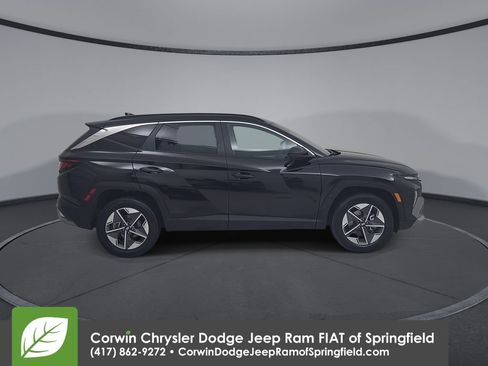 Used 2025 Hyundai Tucson SEL AWD/4WD image 17