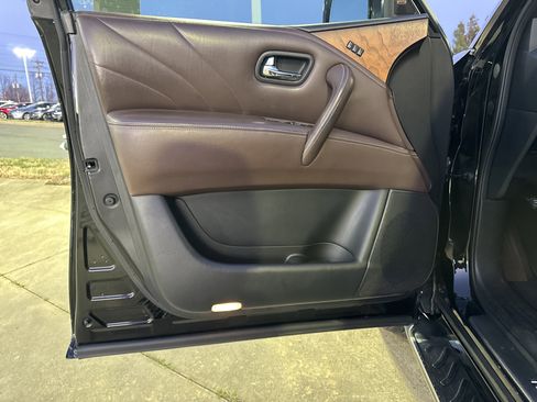 Used 2017 INFINITI QX80 Limited image 9