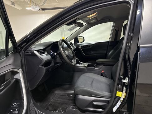 Used 2020 Toyota RAV4 LE AWD/4WD image 19