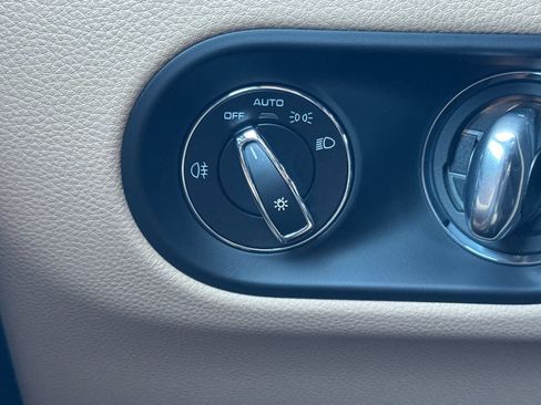 Certified 2026 Porsche Macan AWD/4WD image 34
