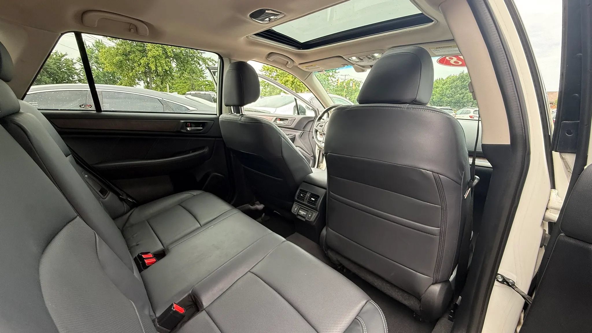 Used 2018 Subaru Outback 3.6R Limited AWD/4WD image 11