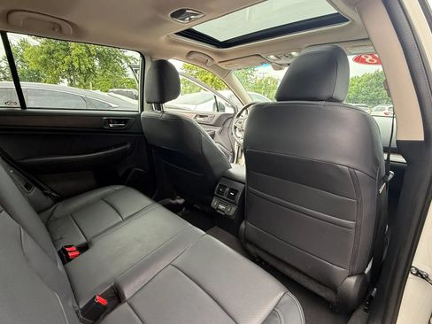 Used 2018 Subaru Outback 3.6R Limited AWD/4WD image 11