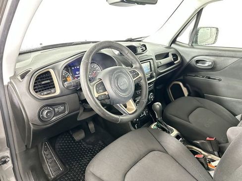 Used 2016 Jeep Renegade Latitude w/ Popular Equipment Group AWD/4WD image 9