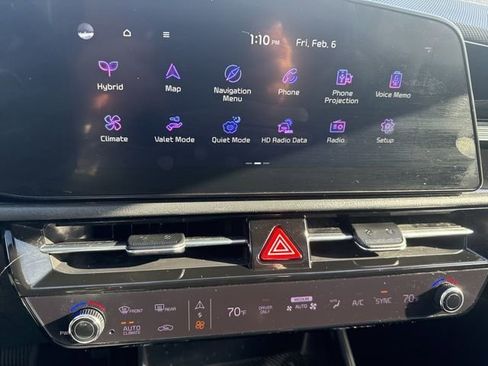 Used 2023 Kia Niro SX image 22