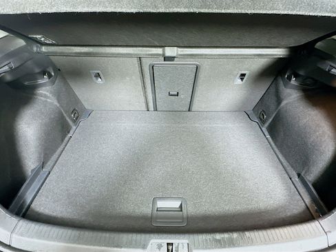 Used 2021 Volkswagen Golf 4-Door image 28