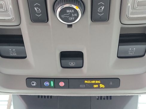 Certified 2022 Cadillac Escalade Premium Luxury Platinum image 38