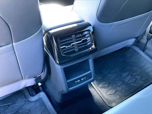 Used 2024 Volkswagen ID.4 2WD image 18