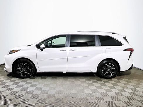 Certified 2025 Toyota Sienna Platinum AWD/4WD image 5