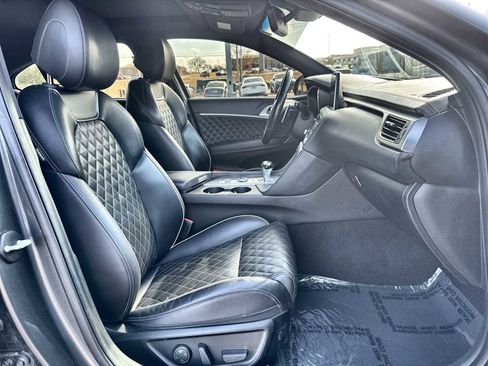 Used 2020 Genesis G70 3.3T w/ Sport Package image 9