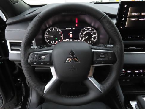 New 2026 Mitsubishi Outlander LE image 14