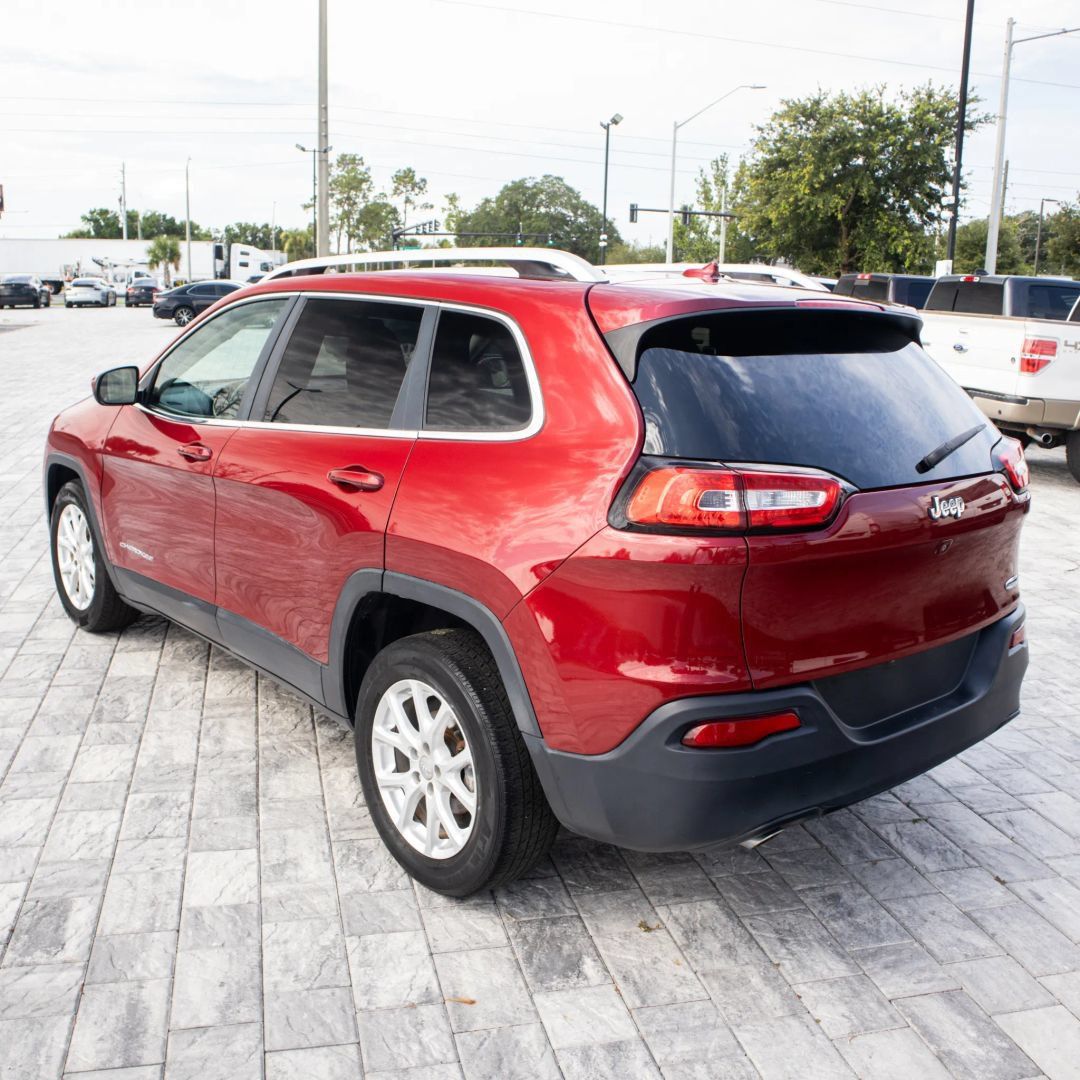 Used 2016 Jeep Cherokee Latitude FWD image 5