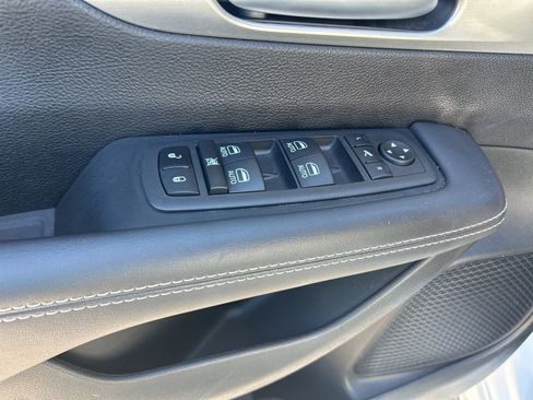 Used 2024 Chrysler Pacifica Limited w/ S Appearance Package image 35