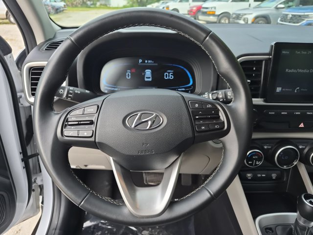 Used 2025 Hyundai Venue SEL FWD image 19