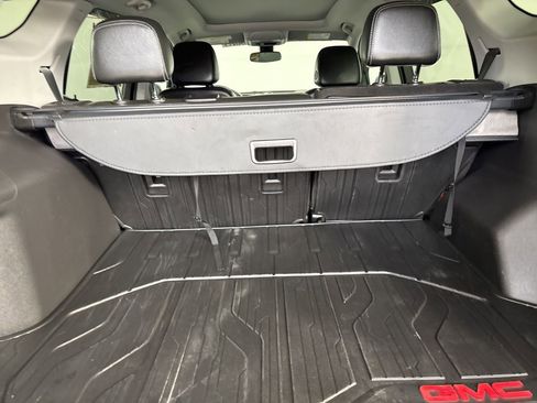 Used 2022 GMC Terrain SLT w/ LPO, Floor Liner Package image 24