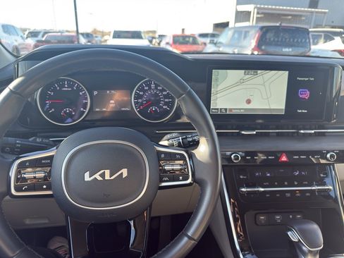 Used 2024 Kia Carnival EX image 14