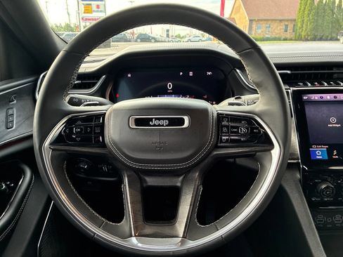 Used 2023 Jeep Grand Cherokee Overland w/ Luxury Tech Group IV AWD/4WD image 23