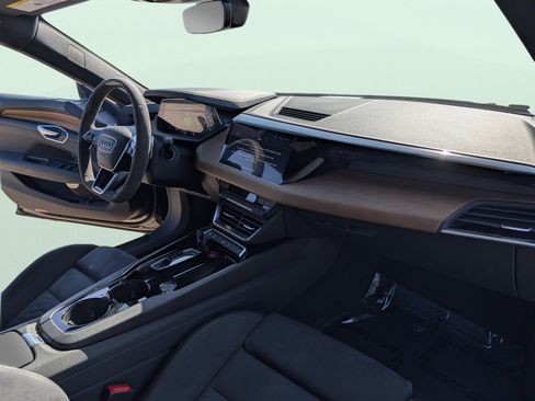 Used 2023 Audi e-tron GT Premium Plus image 38