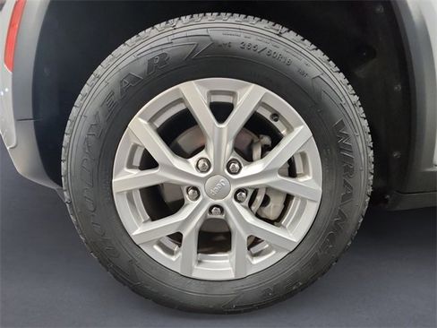 Used 2023 Jeep Grand Cherokee Limited image 14