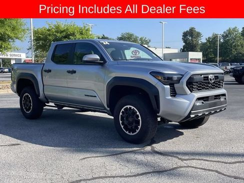 Used 2024 Toyota Tacoma TRD Off-Road AWD/4WD image 7