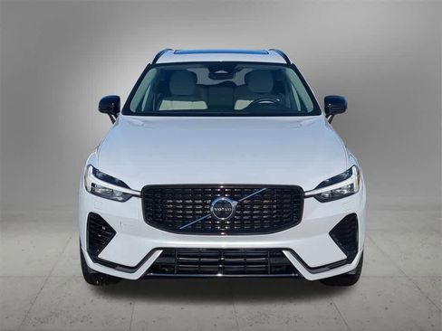 Certified 2025 Volvo XC60 T8 Core w/ Protection Package Premier image 9