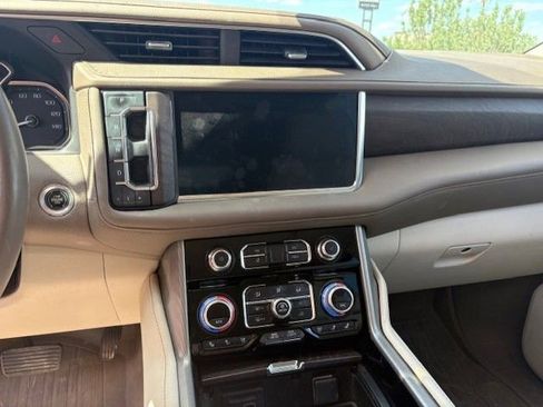 Used 2021 GMC Yukon Denali w/ Denali Premium Package image 15