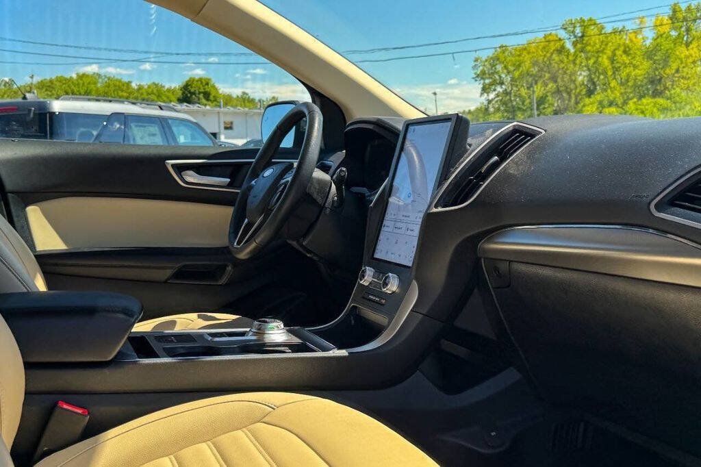 Used 2022 Ford Edge SEL w/ Convenience Package AWD/4WD image 10